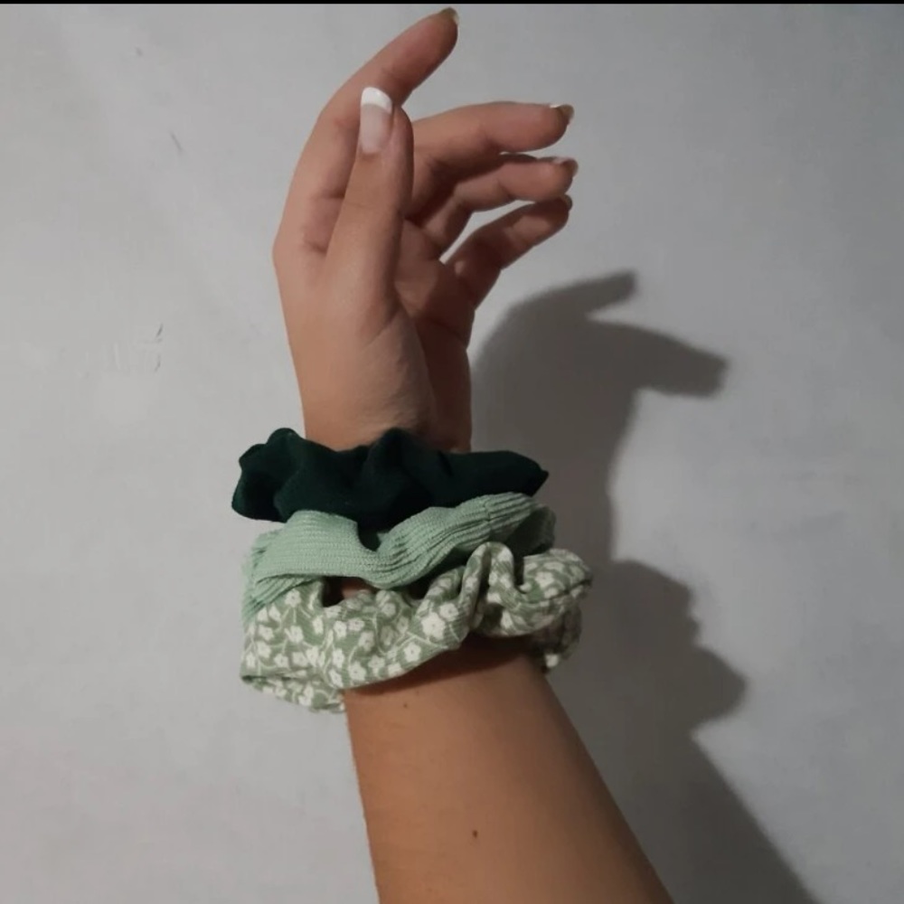 Ditsy Green Floral Print Scrunchie Set of 3 - Picture 4 of 4